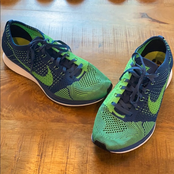nike flyknit blue and green